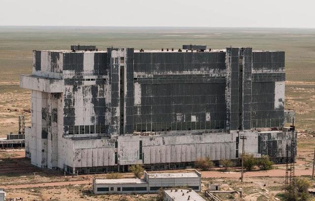 Pamestais Baikonur kosmodroma... Autors: theFOUR Angārā Kazahstānā atrod padomju laiku «šatla» prototipu.