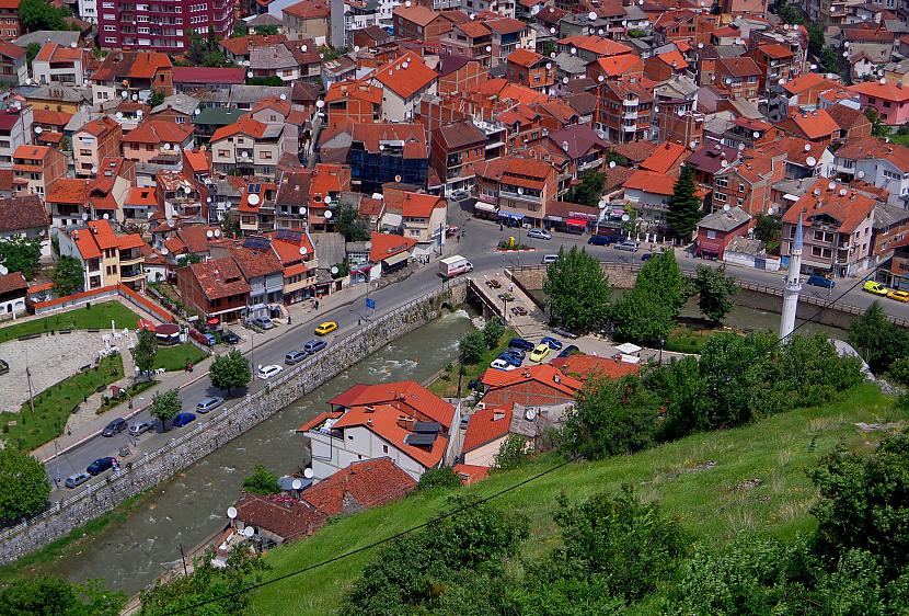 Nedaudz tālāk pa labi nonākam... Autors: Pēteris Vēciņš Kosova 5. daļa: Kosovas tūrisma citadele - Prizrena