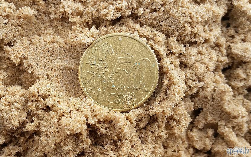 Pirmā monēta  50 eirocenti Autors: pyrathe Ar metāla detektoru pa pludmali (aprīlis 2016)