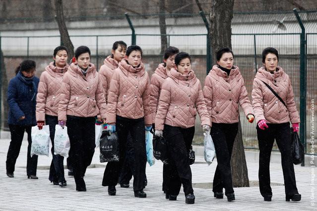 Paskatieties cik laimīgas ir... Autors: LVspoks Laimīgie Ziemeļkorejas iedzīvotāji