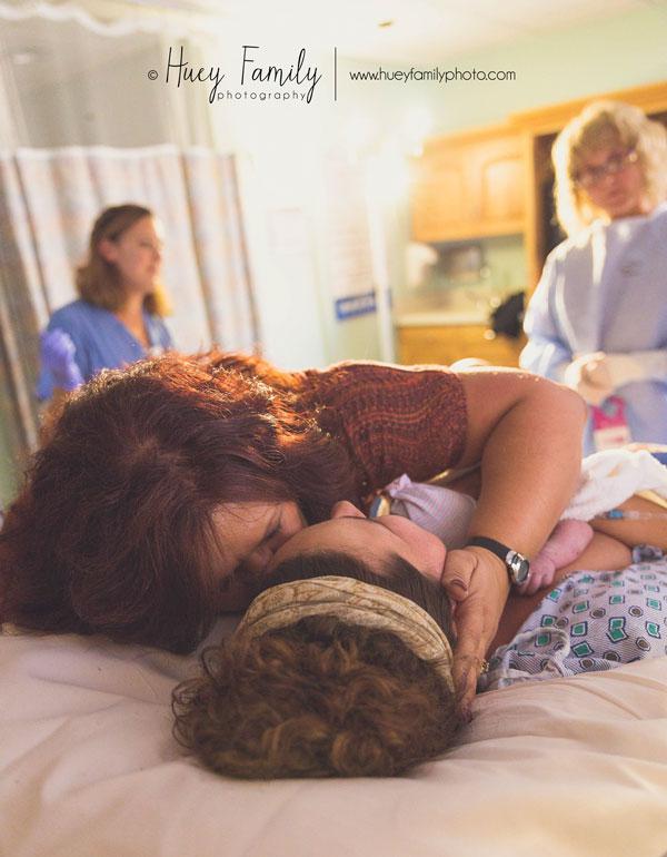  Autors: matilde 20 emocionālas bildes, kur redzamas mātes, kuras palīdz savām meitām dzemdēt