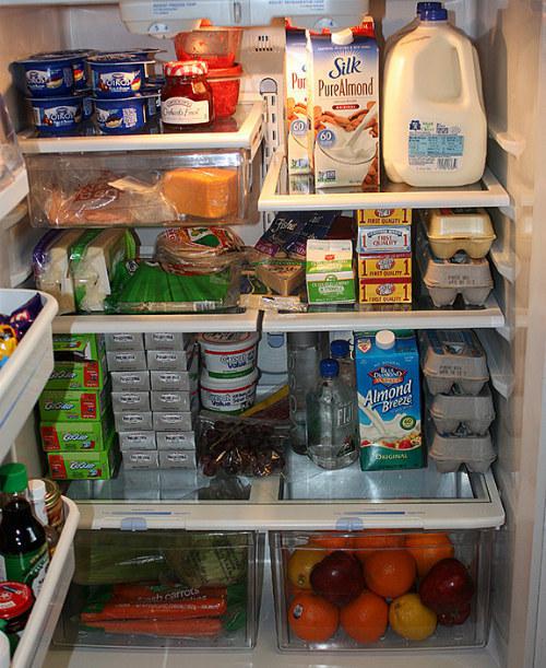 Kā izskatās ledusskapis kad... Autors: matilde 20 bildes, kas attēlo atšķirību starp dzīvošanu pie vecākiem un draugiem