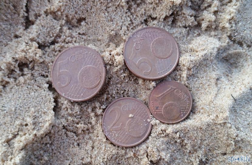 Neliels melno centu... Autors: pyrathe Ar metāla detektoru pa pludmali (pirmie eiro 2016)