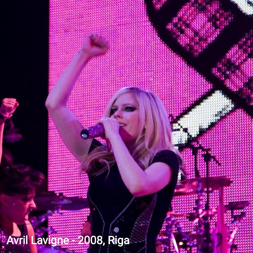 Avril Lavigne savas... Autors: ghost07 Pasaules slavenības, kas apmeklējušas Latviju (2. daļa)