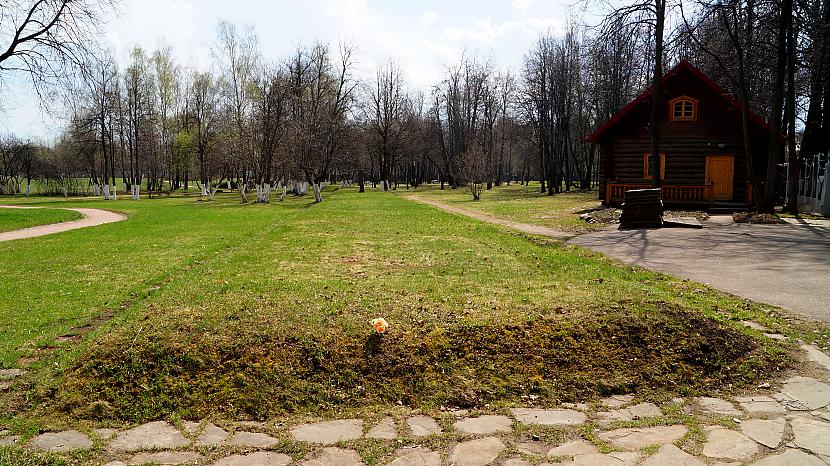 Sākotnēji grāvjus kuros... Autors: Pēteris Vēciņš Vārti, aiz kuriem vaid zeme (Butovas un Komunarkas nāves poligoni)