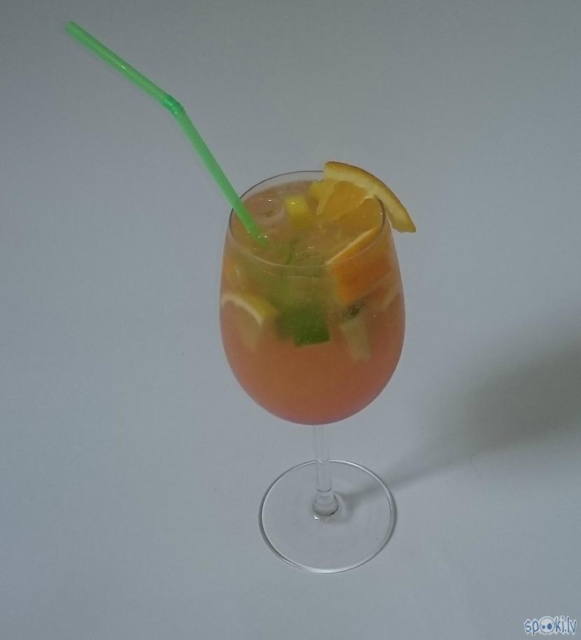 Rotājam glāzi ar apelsīna... Autors: silrak2 Bezalkoholiskais koteilis - SUPER FRESH