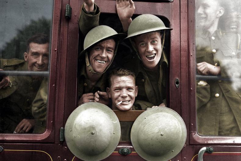 Britu karavīri priecīgi dodas... Autors: Lestets Dzīves krāsas