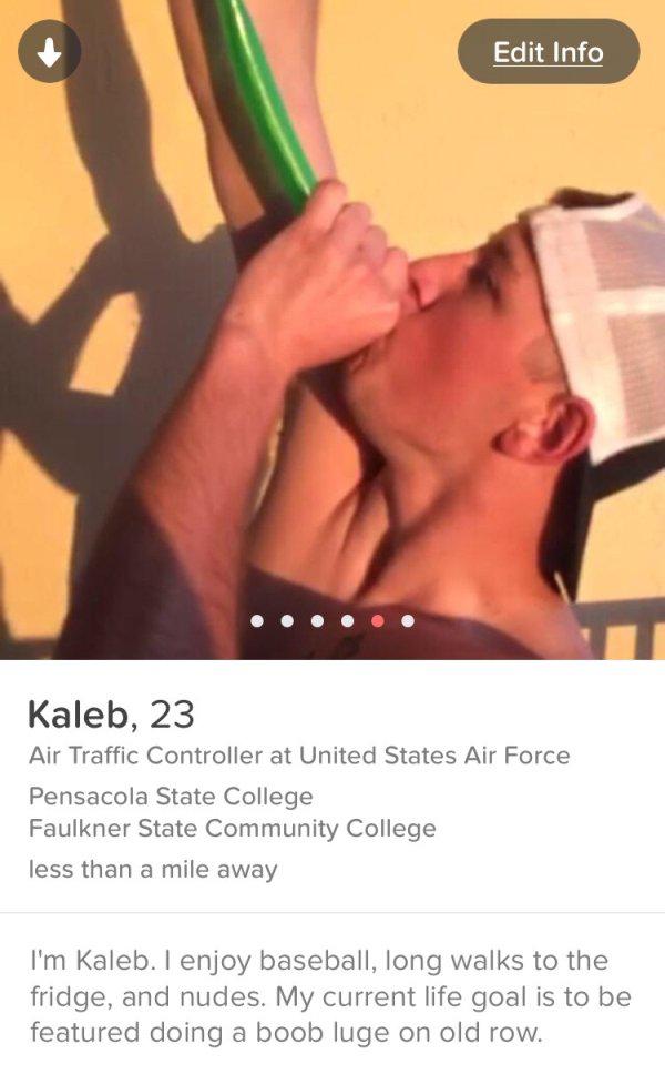  Autors: matilde 20 WTF Tinder profili, kas ir cits par citu dīvaināks