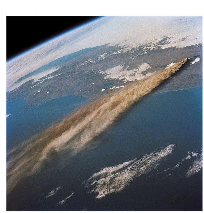 Vulkāna izvirdums no kosmosa Autors: kaķūns 60+ interesanti foto ar aprakstiņiem #5