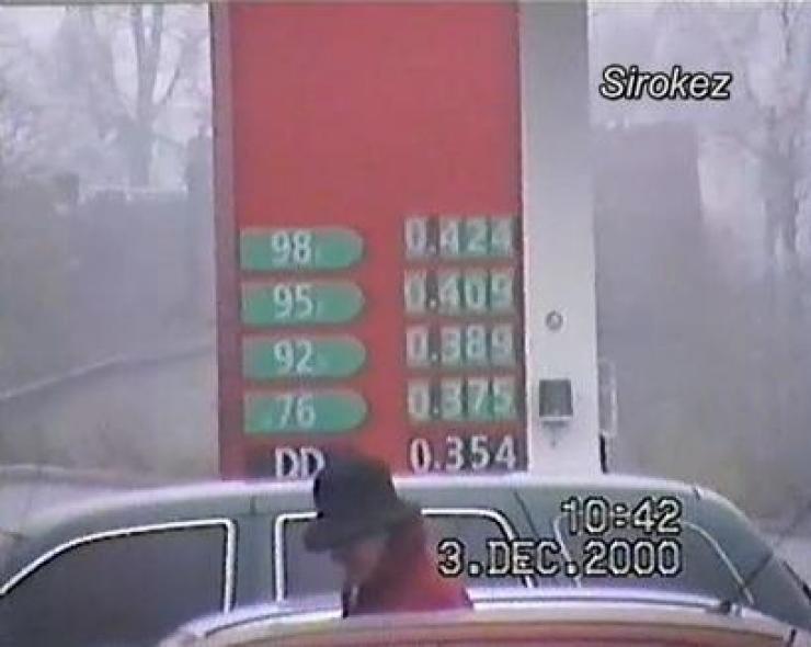 2000 gads degvielas cenām... Autors: Senpaiiii Pāris bildes, kurās redzamas cenas Latvijā pirms 15-25 gadiem