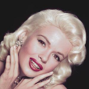 Lai arī jaunajai aktrisei bija... Autors: DustySpringfield Skaistas, sievišķīgas, slavenas - pagājušā gadsimta skaistās blondīnes