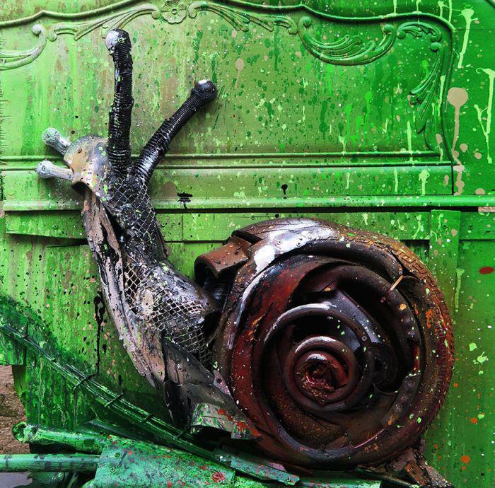  Autors: Jangbi Skulptūras no atkritumiem.