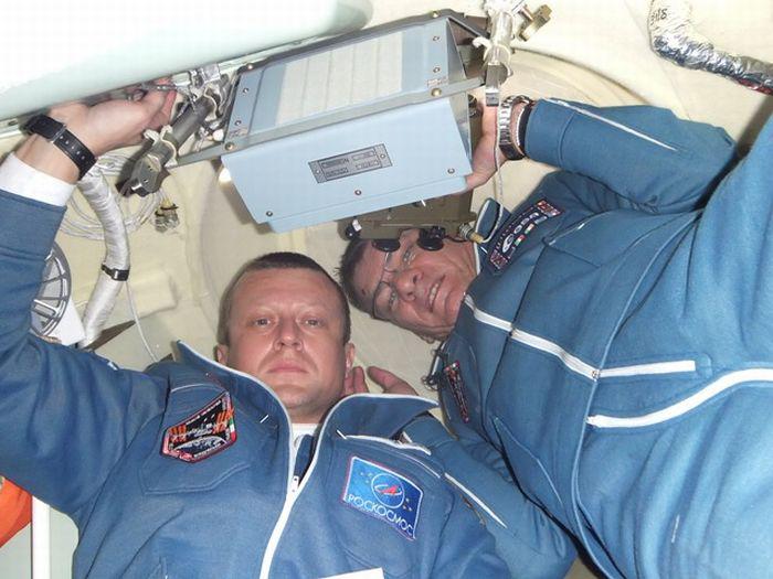  Autors: Jangbi Kosmonautu dzīve Starptautiskajā kosmosa stacijā