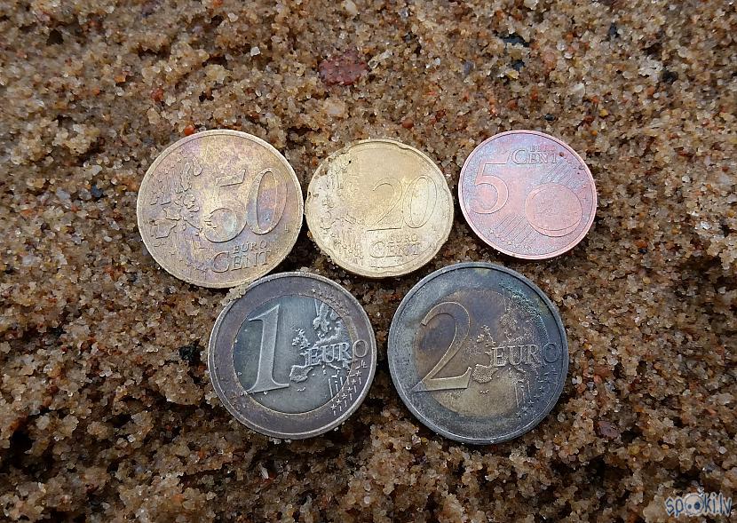 Oktobra bingo monētas ilgi... Autors: pyrathe Dažas pastaigas pa pludmali ar metāla detektoru (oktobris)