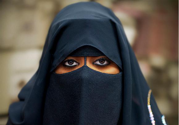 Austrumnieces acis Omanā... Autors: Ciema Sensejs Sievietes seja