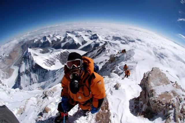Uz Everesta atrodas aptuveni... Autors: Zirgalops Fakti, kurus labāk nezināt!