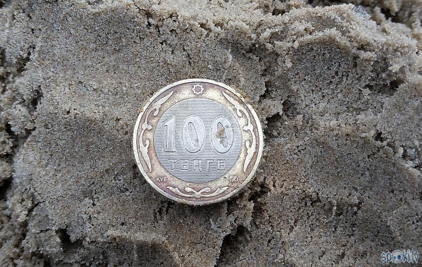 Pirmā monēta un uzreiz... Autors: pyrathe Atradumi pludmalē ar metāla detektoru 2016 (sezonas noslēgums)
