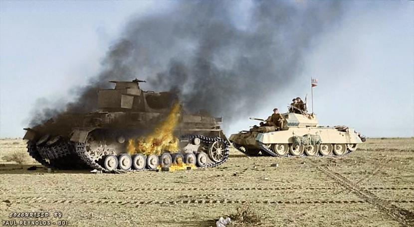 Britu Crusader tanks pabrauc... Autors: Lestets 2. pasaules kara bildes, kas pārsteigs!