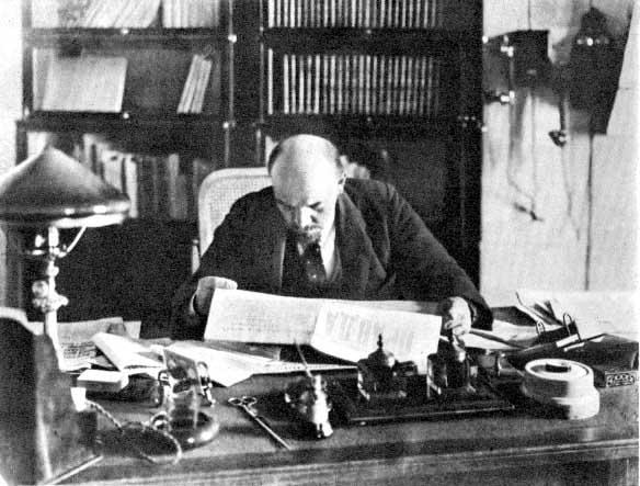 Ļeņins savā birojā Autors: Fosilija PSRS laiki (1. daļa)