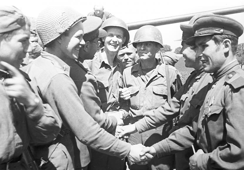 ASV un PSRS kareivji satiekas... Autors: Fosilija PSRS laiki (2. daļa)