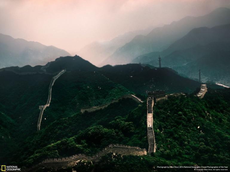 33Lielais Ķīnas mūris Autors: 100 A 50 maģiskas fotogrāfijas no National Geographic ceļojumu foto konkursa!