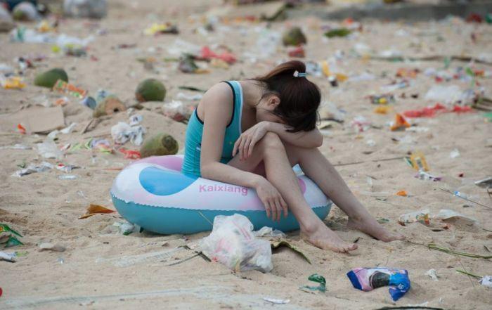 Pusaudze aizsnaudusies pēc... Autors: Emchiks Briesmīgākā pludmale Ķīnā