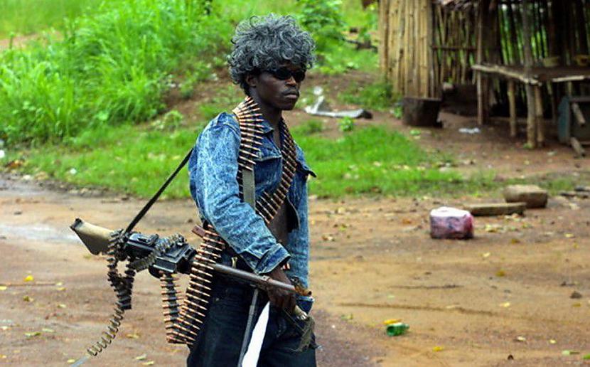 Ložmetējniekiem galvenais... Autors: Viens Zeks Āfrikas partizānu formastērpi.