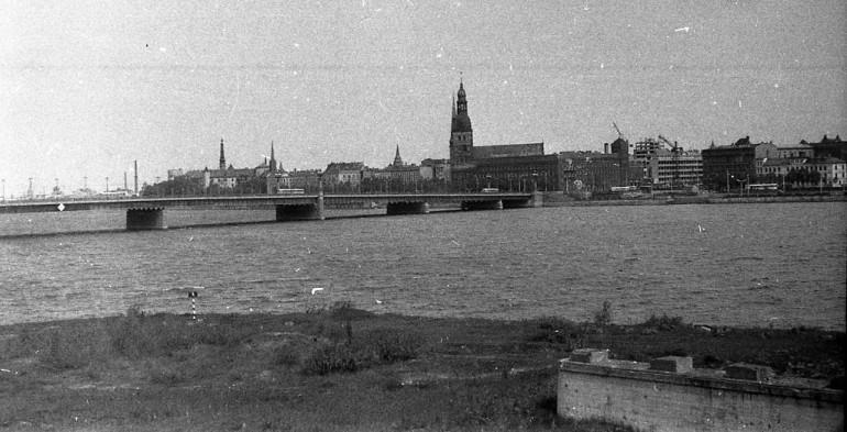 1965 gads Akmens tilts... Autors: 100 A 1960to gadu Rīga vēl neredzētās fotogrāfijās. 40 fantastiski kadri