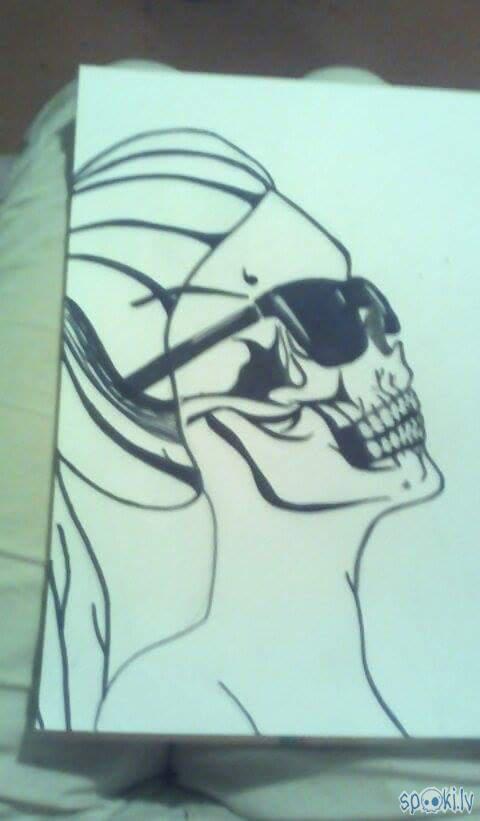  Autors: xxBloodyMaryxx Soli pa solim: Black&white skeleton draw.