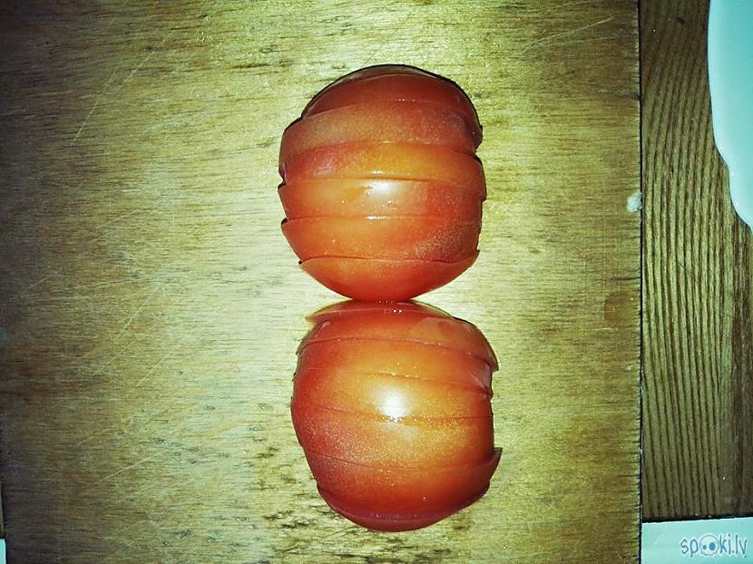 Tikmēr sagriezu tomātiņus... Autors: HELIOFOBIJA Šķelto zirņu biezputra multikatlā.