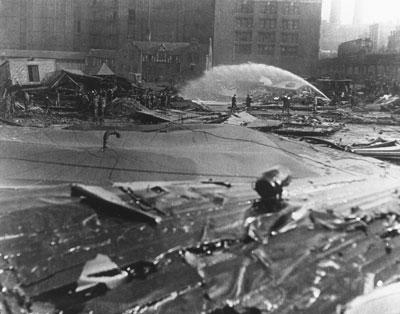 Attīrīscaronanas komandas ātri... Autors: Testu vecis Lipīgā traģēdija: Bostonas melases sīrupa plūdi 1919. gadā