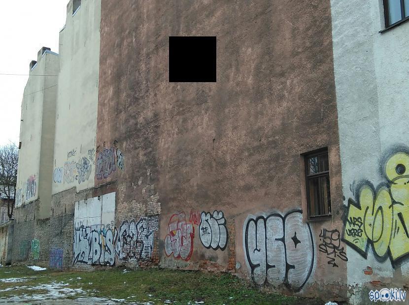 Iespējams jums rīdziniekiem... Autors: Testu vecis Kas tad tas pie kādas ēkas sienas Rīgā?