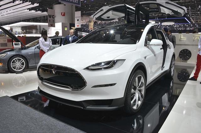 Tesla Model X SUVnbsp Autors: LGPZLV Mašīnas ar spārna veida durvīm
