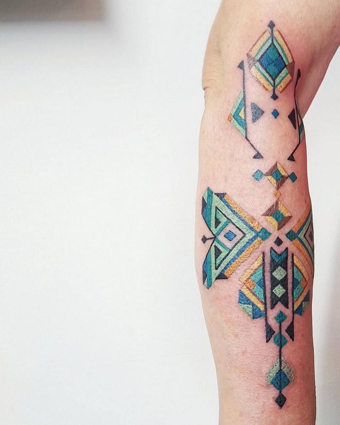  Autors: 100 A 35 tetovējumi, kas radīti iedvesmojoties no amazoniešu cilšu mākslas.