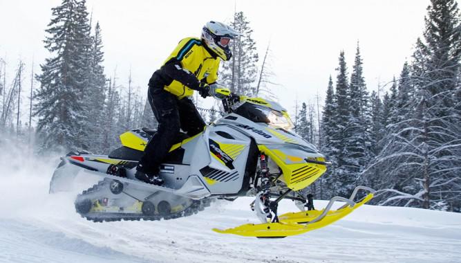 Mūsdienu sniega motociklu attīstība un veidi