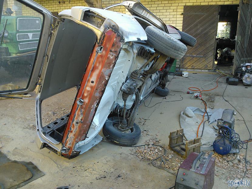 Scaroniet pakaļas transplants... Autors: Krizix Ford Granada Wagon mk2 Restaurācija.