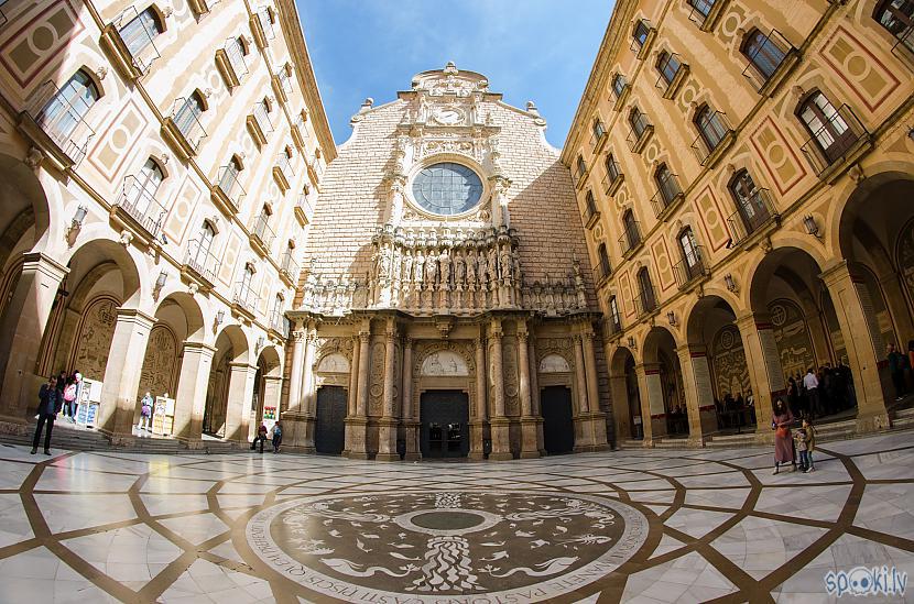 Montserrata klosteris atrodas... Autors: Eronymusdead 7 dienu piedzīvojumi Spānijā