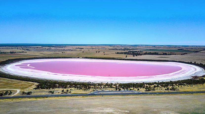 Ezers ierastajā krāsā... Autors: FairlyLocal Austrālijā novērota neparasta dabas parādība!