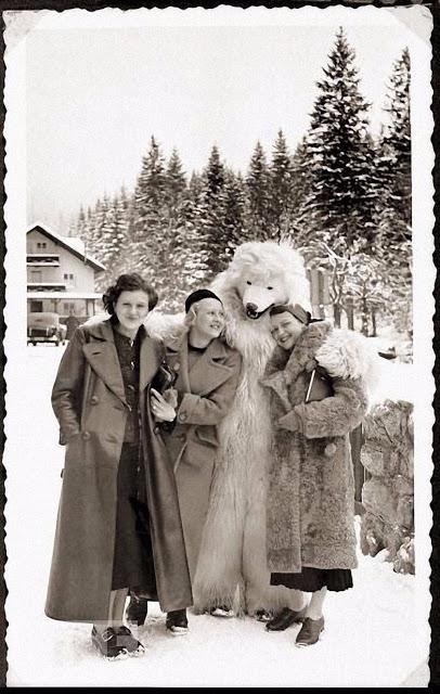 Eva Brauna ar draugiem... Autors: Lestets Eva Brauna - vēl neredzētas Hitlera sievas fotogrāfijas
