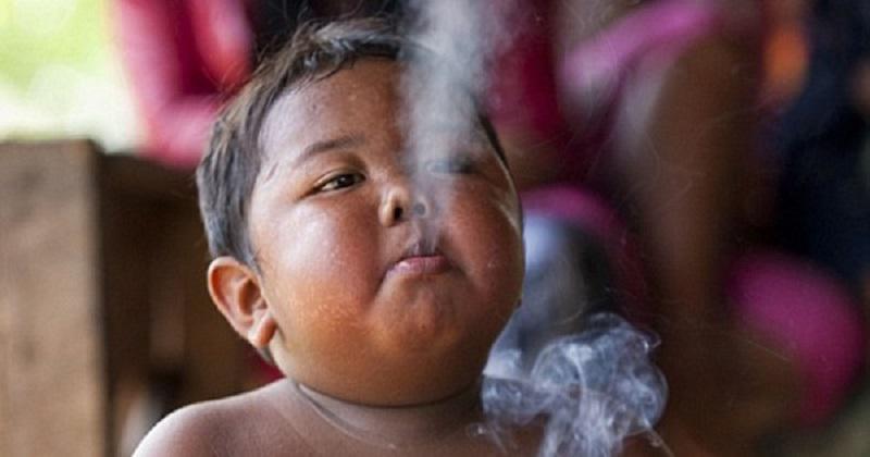 Ja Ardi Rizals nedabūja... Autors: matilde Apskati, kā tagad izskatās bērns, kurš 2 gadu vecumā izpīpēja 40 cigaretes dienā