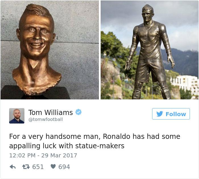 Jāpiekrīt scaronim cilvēkam... Autors: matilde Labākās cilvēku reakcijas par Ronaldu briesmīgo bronzas statuju
