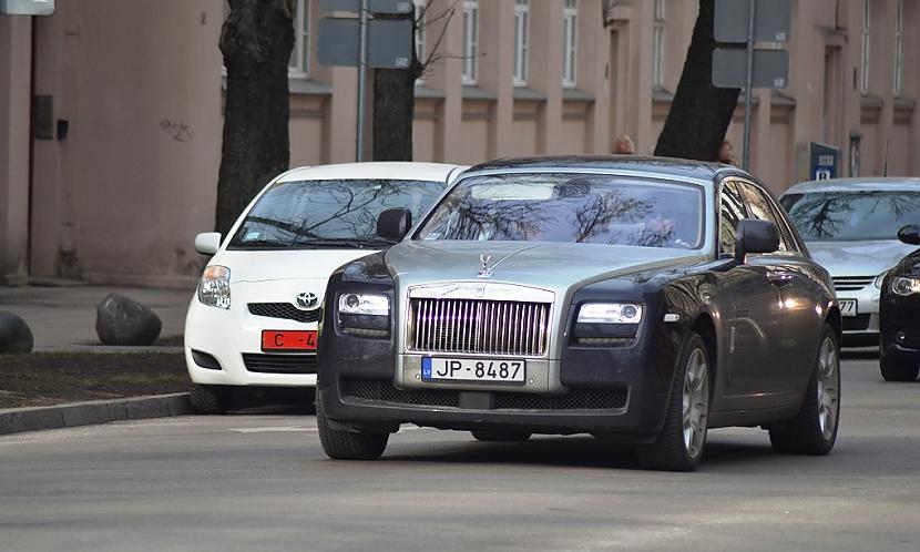  Autors: LGPZLV Rolls-Royce ar Latviešu numurzīmēm.