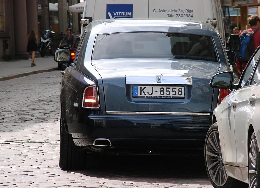  Autors: LGPZLV Rolls-Royce ar Latviešu numurzīmēm.