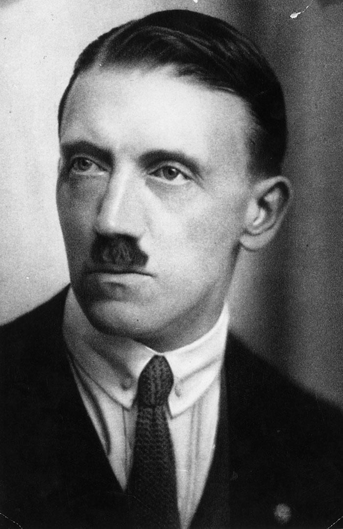 Ādolfs Hitlers Autors: 3FckingUnicorns Vai atpazīsi slavenības?