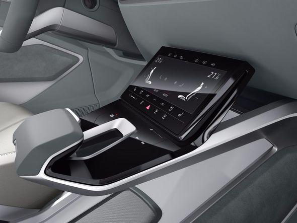 Elektromascaronīnas salons ir... Autors: The Next Tech Audi piedāvā elektrisko bezceļņieku - Teslas konkurentu