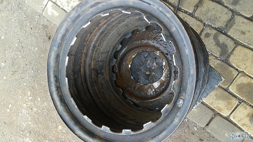 Augscaronējo caurumu izgriežam... Autors: 76martini Malkas boileris no autiņa diskiem.