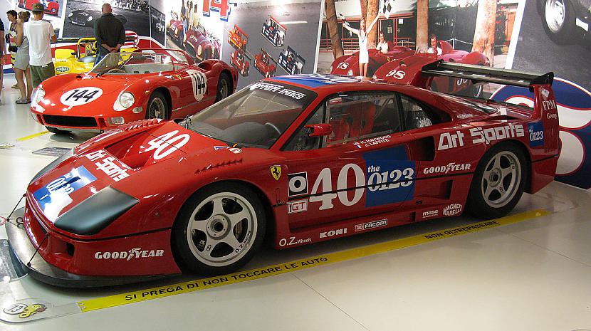  Autors: Fosilija Ferrari F40