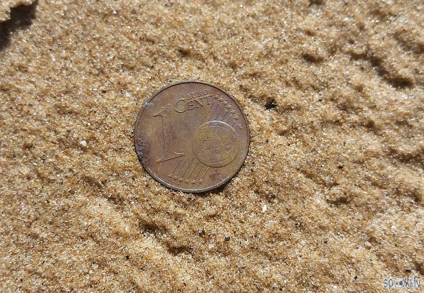 Monēta bez rakscaronanas Autors: pyrathe Ar metāla detektoru pa pludmali 2017 (maijs)