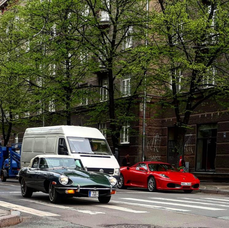 Ferrari F430 un Jaguar E Type Autors: LGPZLV Dārgas mašīnas uz Latvijas ceļiem. 2017 #5
