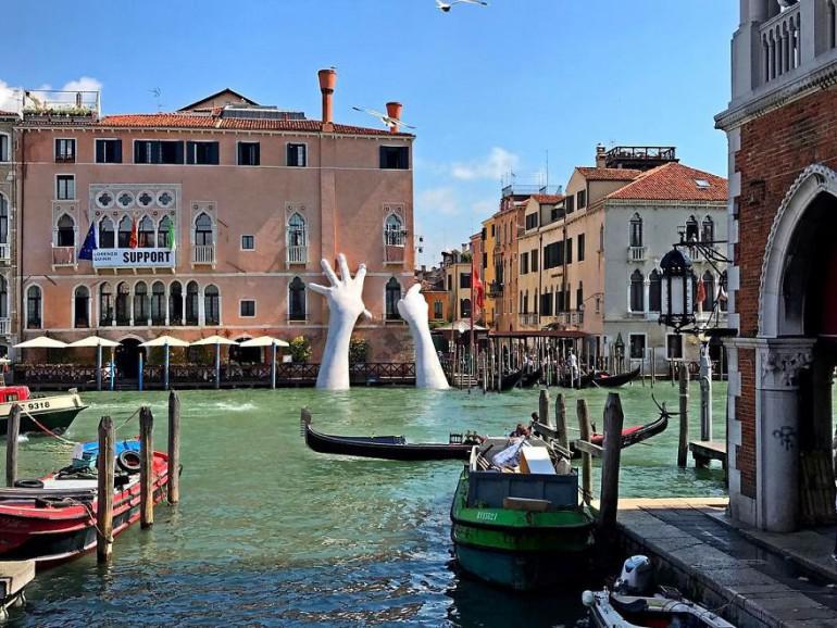 Pilsēta kas būvēta uz ūdens un... Autors: 100 A Venēcijā no ūdens paceļas milzu rokas. Vēsta par nozīmīgu problēmu!